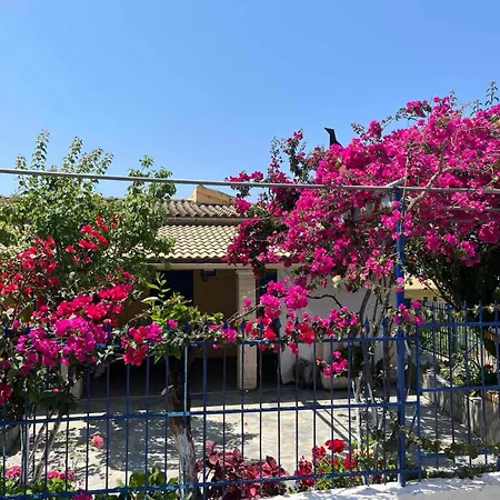 מלון דירות Sotiria Paramonas (Corfu)